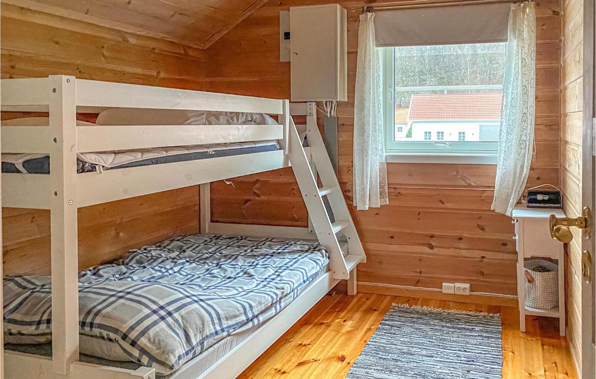 2 Bedroom Stunning Home In Lyngdal Eksteriør billede