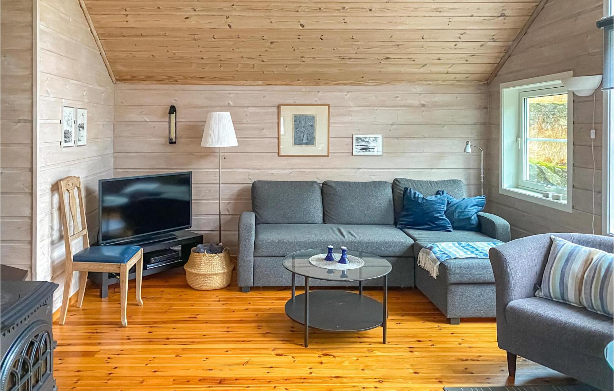2 Bedroom Stunning Home In Lyngdal Eksteriør billede