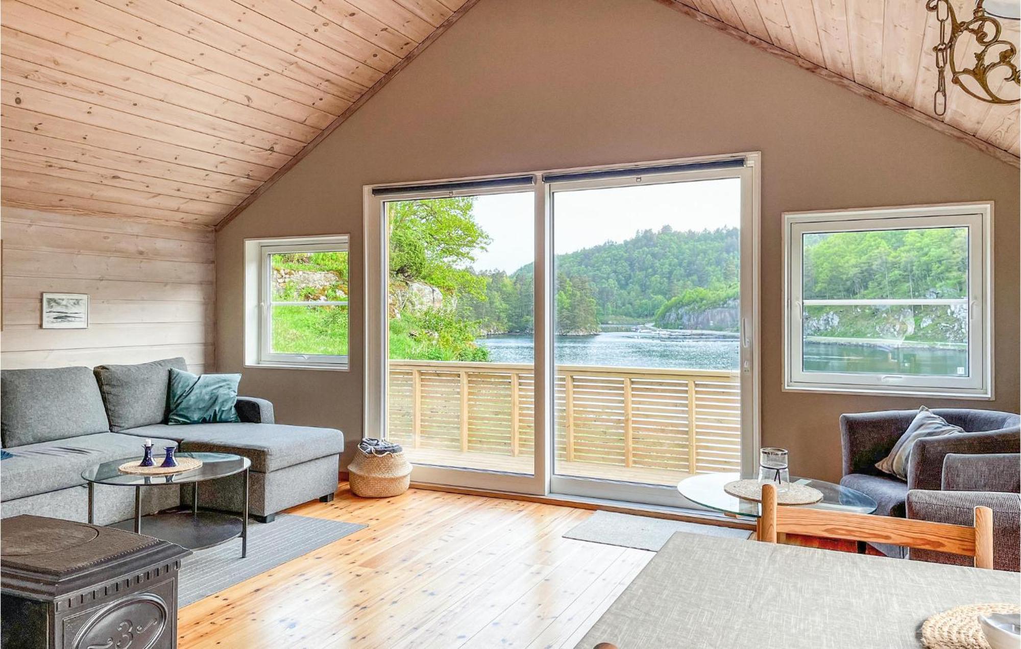 2 Bedroom Stunning Home In Lyngdal Eksteriør billede