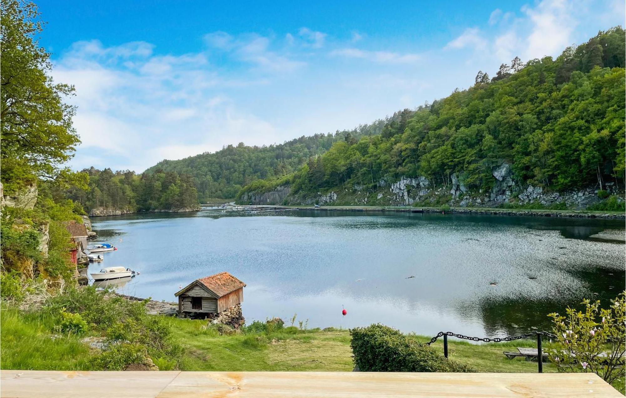 2 Bedroom Stunning Home In Lyngdal Eksteriør billede