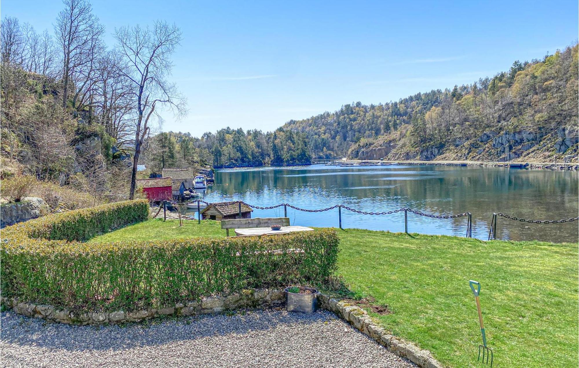 2 Bedroom Stunning Home In Lyngdal Eksteriør billede