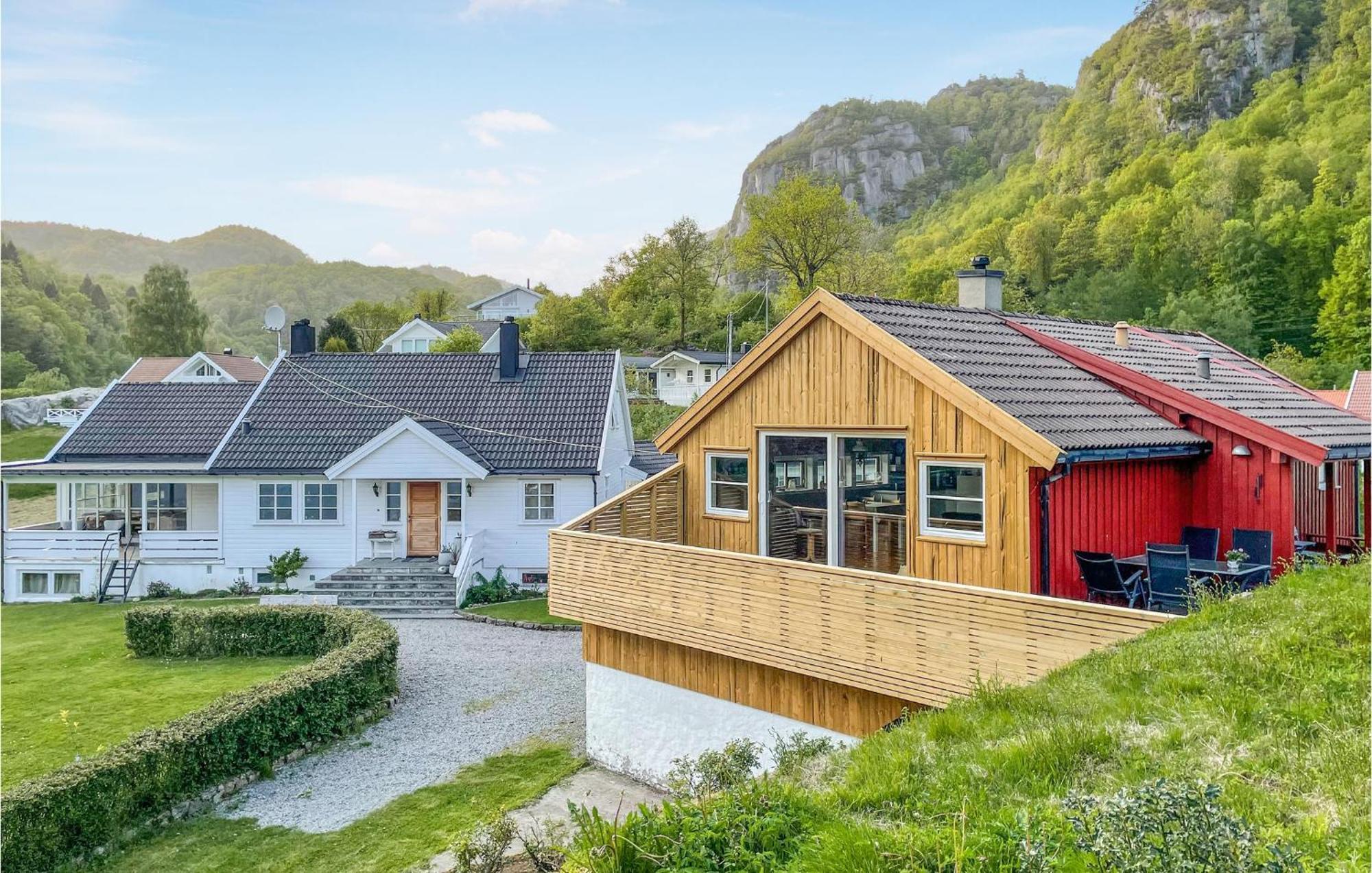 2 Bedroom Stunning Home In Lyngdal Eksteriør billede