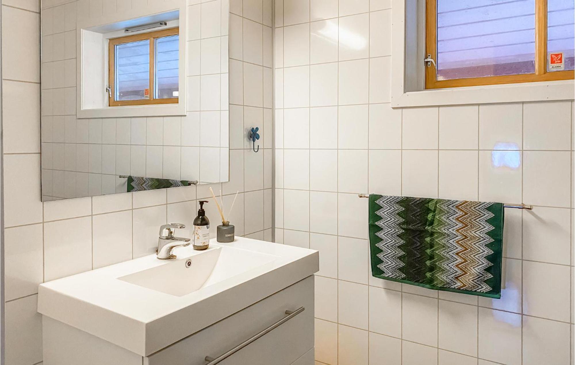 2 Bedroom Stunning Home In Lyngdal Eksteriør billede